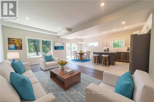 B - 427 Vine Street, St. Catharines, ON - Indoor Photo Showing Living Room