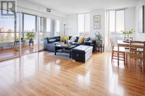 503 - 145 Hillcrest Avenue, Mississauga (Cooksville), ON - Indoor Photo Showing Living Room