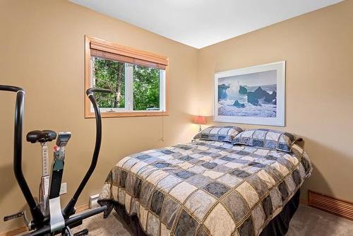 61 South Bay Drive, Onanole, MB - Indoor Photo Showing Bedroom