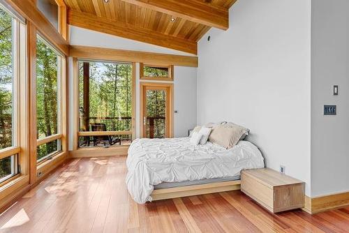 61 South Bay Drive, Onanole, MB - Indoor Photo Showing Bedroom