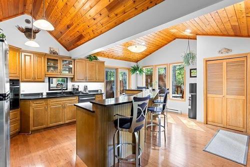 61 South Bay Drive, Onanole, MB - Indoor Photo Showing Kitchen