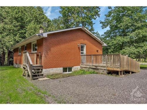 697 Oak Creek Road, Carp, ON 