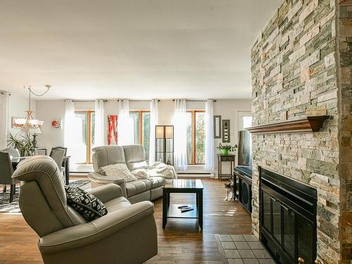 Salon - 585 Rue De Ronchamp, Sainte-Adèle, QC - Indoor Photo Showing Living Room With Fireplace