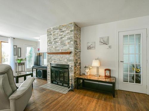 Salon - 585 Rue De Ronchamp, Sainte-Adèle, QC - Indoor Photo Showing Living Room With Fireplace