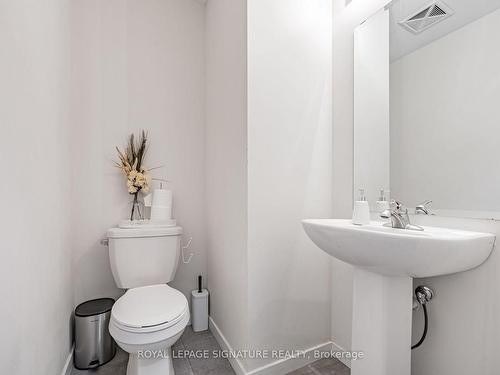 202-1711 Pure Springs Blvd, Pickering, ON - Indoor Photo Showing Bathroom