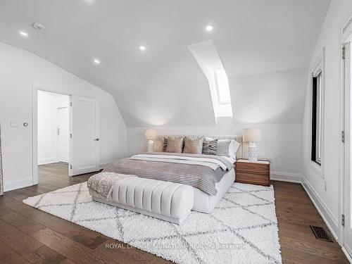 895 Ninth St, Mississauga, ON - Indoor Photo Showing Bedroom