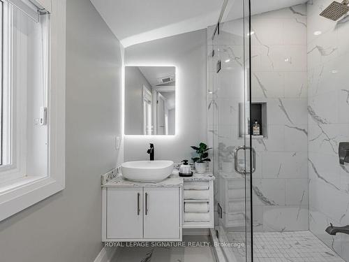 895 Ninth St, Mississauga, ON - Indoor Photo Showing Bathroom