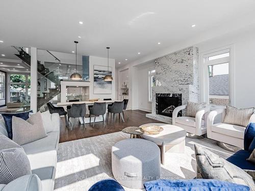 895 Ninth St, Mississauga, ON - Indoor Photo Showing Living Room