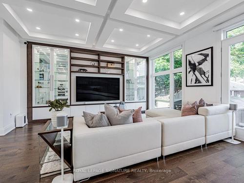 895 Ninth St, Mississauga, ON - Indoor Photo Showing Living Room