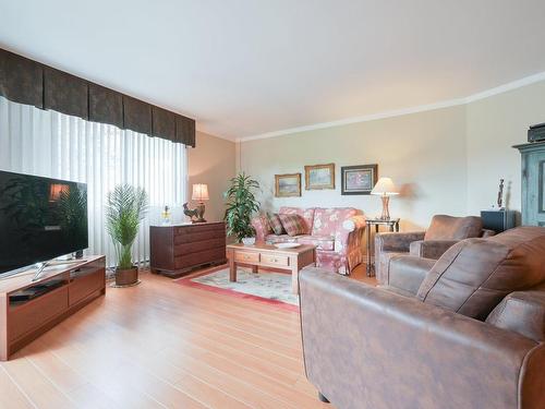 Salon - 203-1625 Av. Victoria, Saint-Lambert, QC - Indoor Photo Showing Living Room