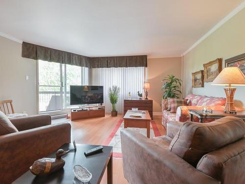 Salon - 203-1625 Av. Victoria, Saint-Lambert, QC - Indoor Photo Showing Living Room