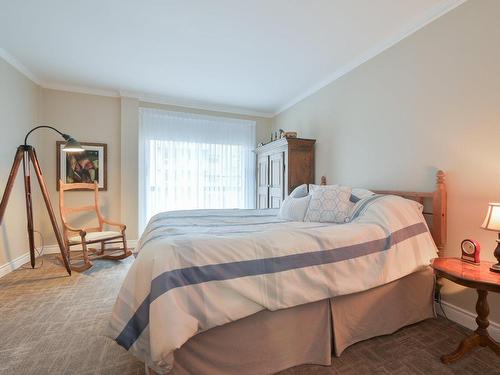 Chambre Ã  coucher principale - 203-1625 Av. Victoria, Saint-Lambert, QC - Indoor Photo Showing Bedroom