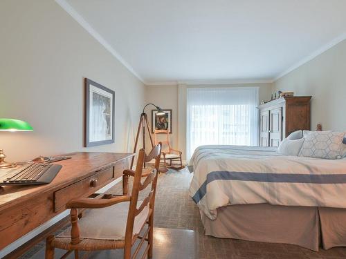 Chambre Ã  coucher principale - 203-1625 Av. Victoria, Saint-Lambert, QC - Indoor Photo Showing Bedroom