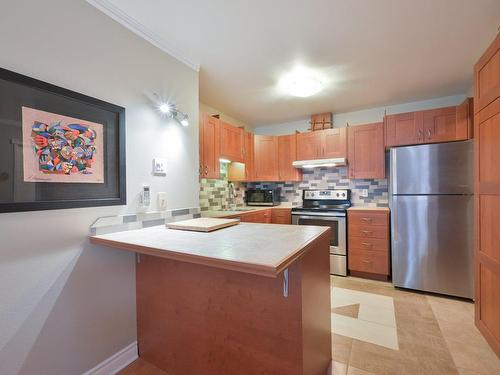 Cuisine - 203-1625 Av. Victoria, Saint-Lambert, QC - Indoor Photo Showing Kitchen