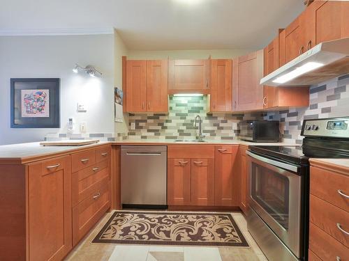 Cuisine - 203-1625 Av. Victoria, Saint-Lambert, QC - Indoor Photo Showing Kitchen