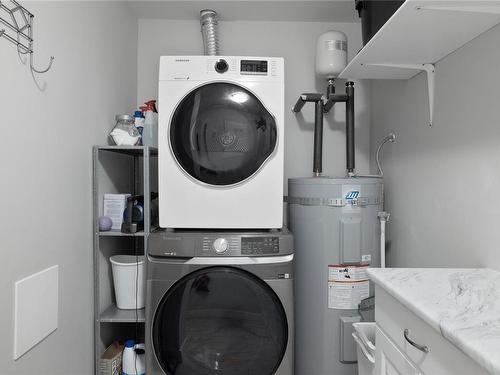 105-1900 Tulsa Rd, Nanaimo, BC - Indoor Photo Showing Laundry Room