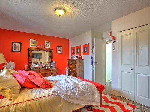 B-1062 St. George Cres, Nanaimo, BC - Indoor Photo Showing Bedroom