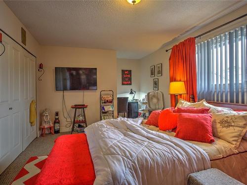 B-1062 St. George Cres, Nanaimo, BC - Indoor Photo Showing Bedroom