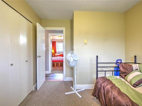 B-1062 St. George Cres, Nanaimo, BC - Indoor Photo Showing Bedroom