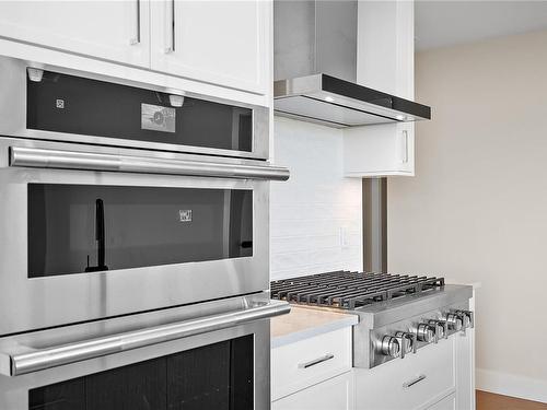 103-2520 Hackett Cres, Central Saanich, BC - Indoor Photo Showing Kitchen