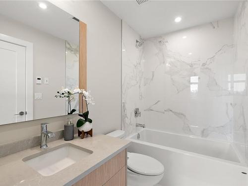 103-2520 Hackett Cres, Central Saanich, BC - Indoor Photo Showing Bathroom