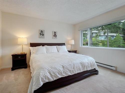 2301-2829 Arbutus Rd, Saanich, BC - Indoor Photo Showing Bedroom