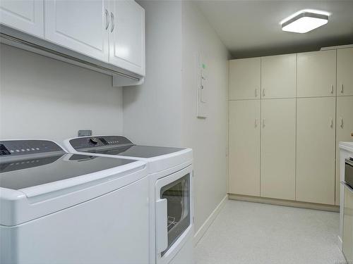 2301-2829 Arbutus Rd, Saanich, BC - Indoor Photo Showing Laundry Room