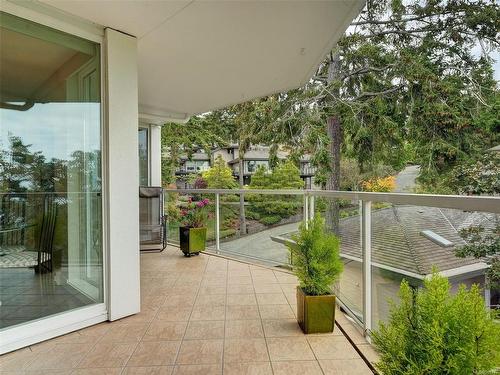 2301-2829 Arbutus Rd, Saanich, BC - Outdoor With Balcony With Exterior