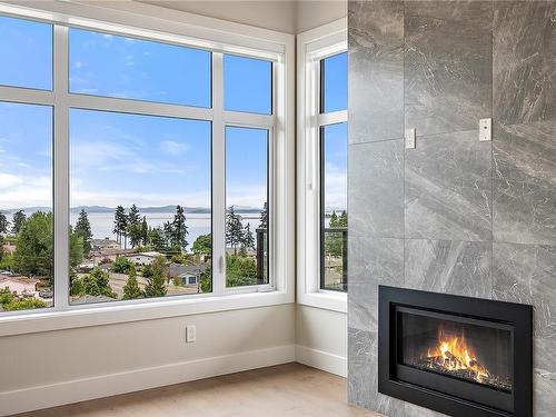 101-2520 Hackett Cres, Central Saanich, BC - Indoor Photo Showing Living Room With Fireplace