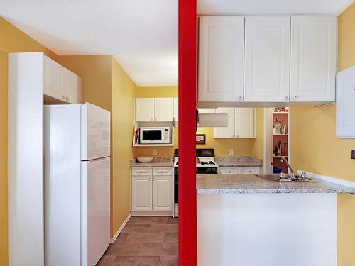 101-1105 Henry Rd, Courtenay, BC - Indoor Photo Showing Kitchen