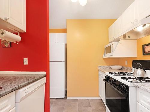 101-1105 Henry Rd, Courtenay, BC - Indoor Photo Showing Kitchen