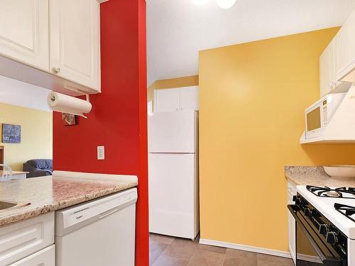 101-1105 Henry Rd, Courtenay, BC - Indoor Photo Showing Kitchen