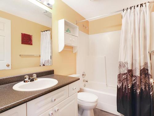 101-1105 Henry Rd, Courtenay, BC - Indoor Photo Showing Bathroom