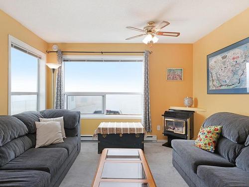 101-1105 Henry Rd, Courtenay, BC - Indoor Photo Showing Living Room With Fireplace