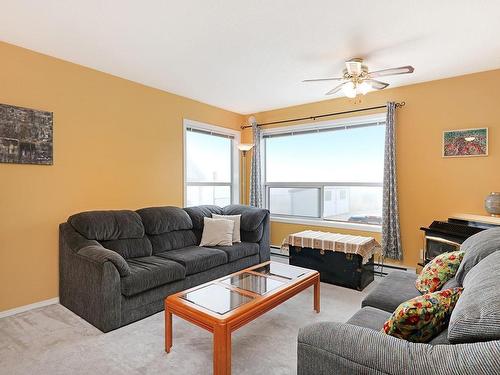 101-1105 Henry Rd, Courtenay, BC - Indoor Photo Showing Living Room