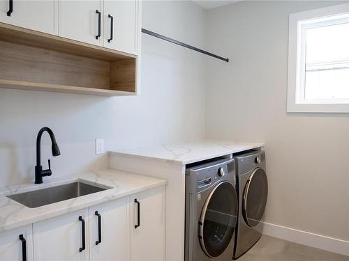 1550 Marble Pl, Langford, BC - Indoor Photo Showing Laundry Room