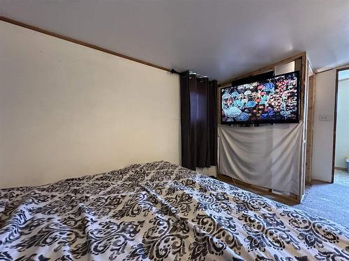 392 Holmes Avenue, Fort Frances, ON - Indoor Photo Showing Bedroom