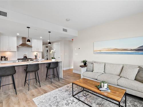 603-2520 Hackett Cres, Central Saanich, BC - Indoor Photo Showing Living Room