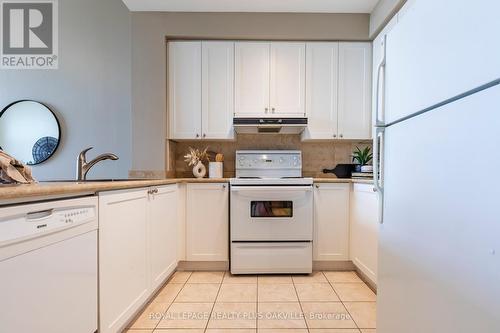 608 - 70 Port Street E, Mississauga (Port Credit), ON - Indoor Photo Showing Kitchen