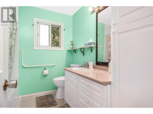 511 Regent Avenue, Enderby, BC - Indoor Photo Showing Bathroom