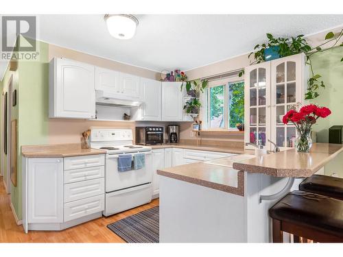 511 Regent Avenue, Enderby, BC - Indoor Photo Showing Kitchen