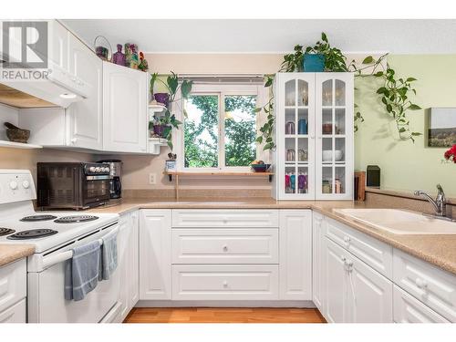 511 Regent Avenue, Enderby, BC - Indoor Photo Showing Kitchen