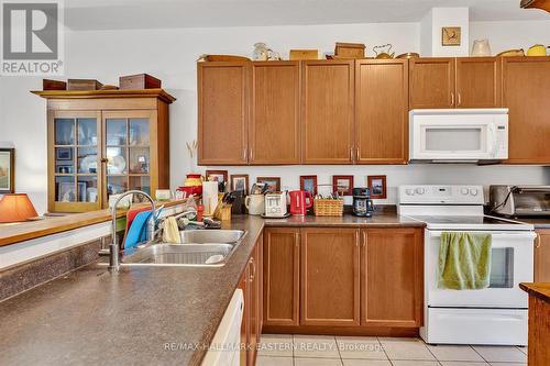 3 Wingett Way, Smith-Ennismore-Lakefield (Lakefield), ON - Indoor Photo Showing Kitchen With Double Sink