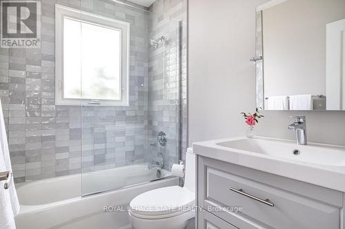 567 Kingswood Place, Burlington (Lasalle), ON - Indoor Photo Showing Bathroom