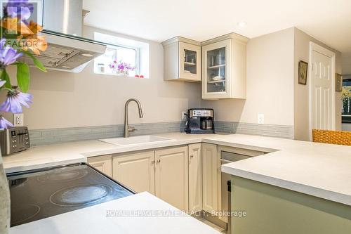 567 Kingswood Place, Burlington (Lasalle), ON - Indoor Photo Showing Kitchen