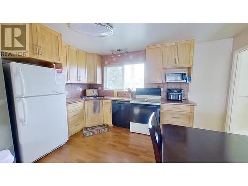 8516 87 Street, Fort St. John, BC - Indoor Photo Showing Kitchen