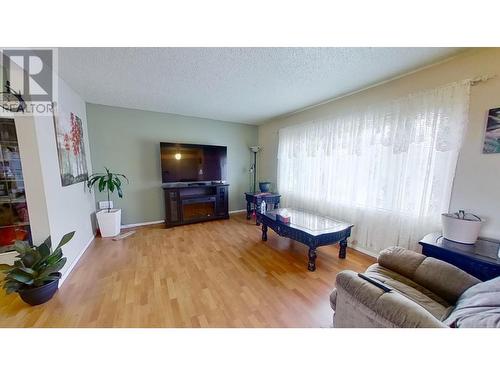 8516 87 Street, Fort St. John, BC - Indoor Photo Showing Living Room