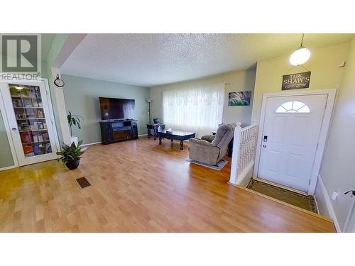 8516 87 Street, Fort St. John, BC - Indoor Photo Showing Living Room