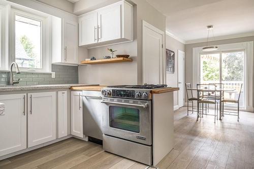 567 Kingswood Place, Burlington, ON - Indoor Photo Showing Kitchen