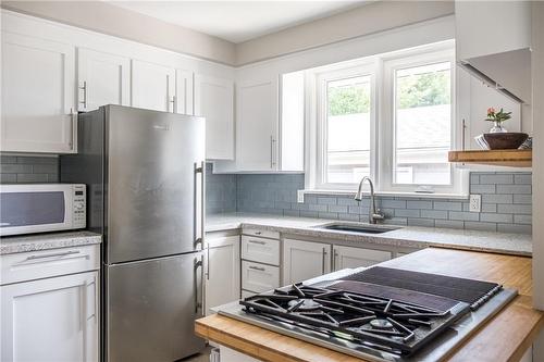 567 Kingswood Place, Burlington, ON - Indoor Photo Showing Kitchen